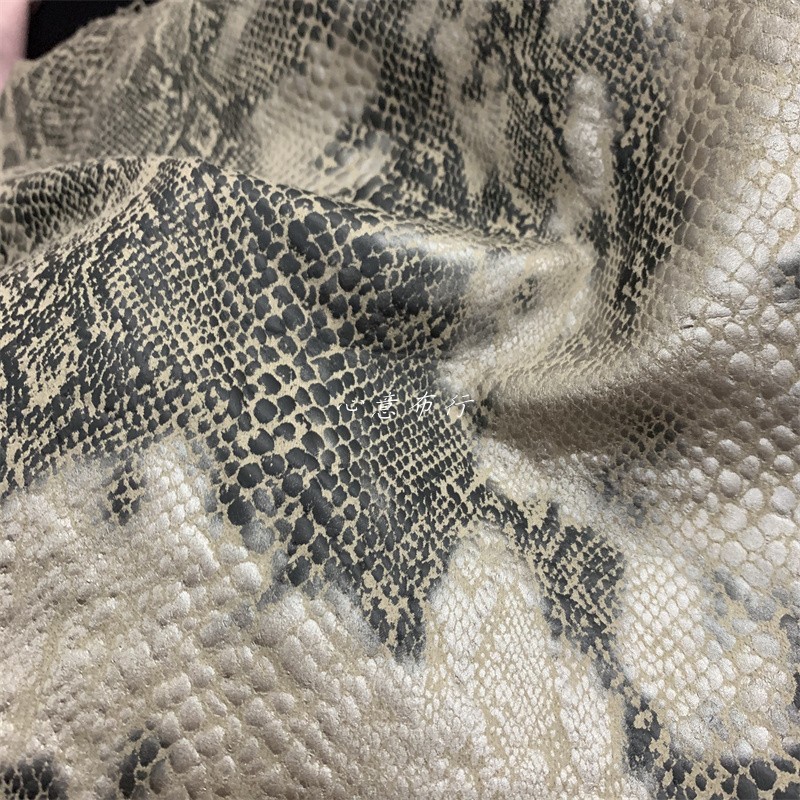 Textile Sewing Patterns - 스웨이드 원단 코팅 파이썬 패턴 탄성